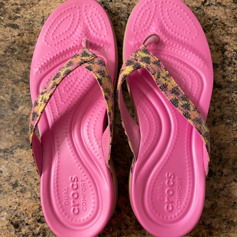 Crocs … Women’s Flip Flops (Capri Strappy style) .. size 8 … EUC barely used